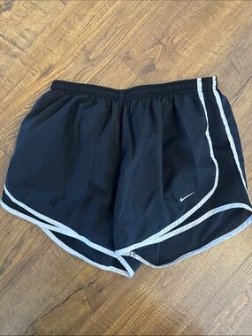 Nike Dri-FIT Running Shorts Women’s Medium Black White Lined Athletic Gym